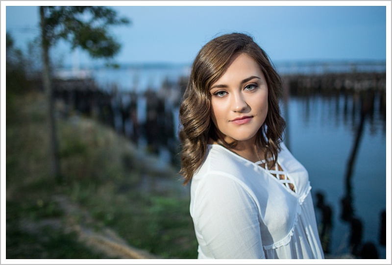 Madison, Senior portrait in Portland's waterfront - LAD Photography